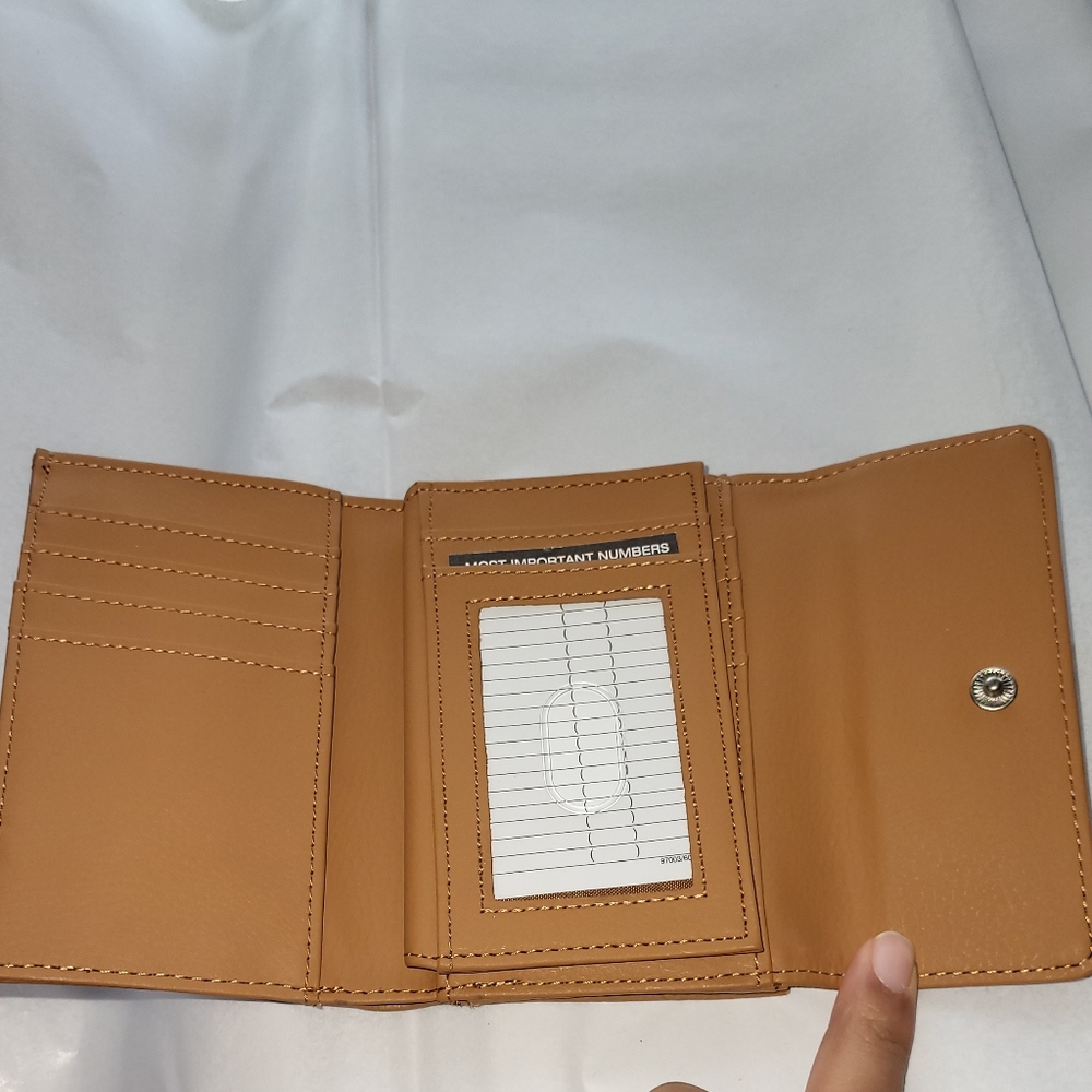 Trifold leather wallet